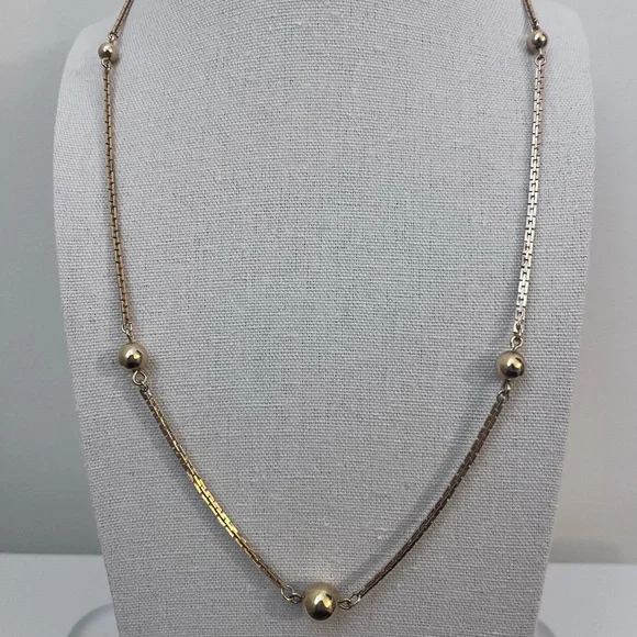 ✨ Vintage Gold Tone Avon Necklace - Picture 2 of 7